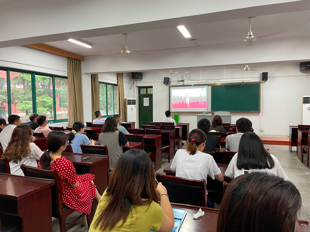 绍兴蕺山外国语学校集中收看中共中央庆祝中国共产党成立100周年大会现场直播