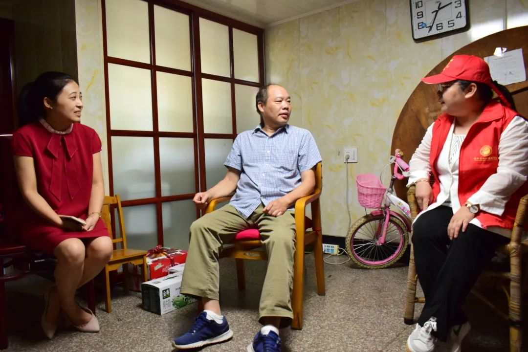 走访探望老党员 助力卫生城市提升｜绍兴蕺山外国语学校联合塘南社区开展志愿者服务