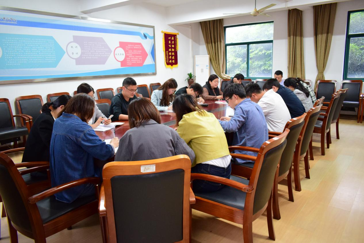 筑牢疫情防线，恪守师德师风｜我校党支部召开五月主题党日活动