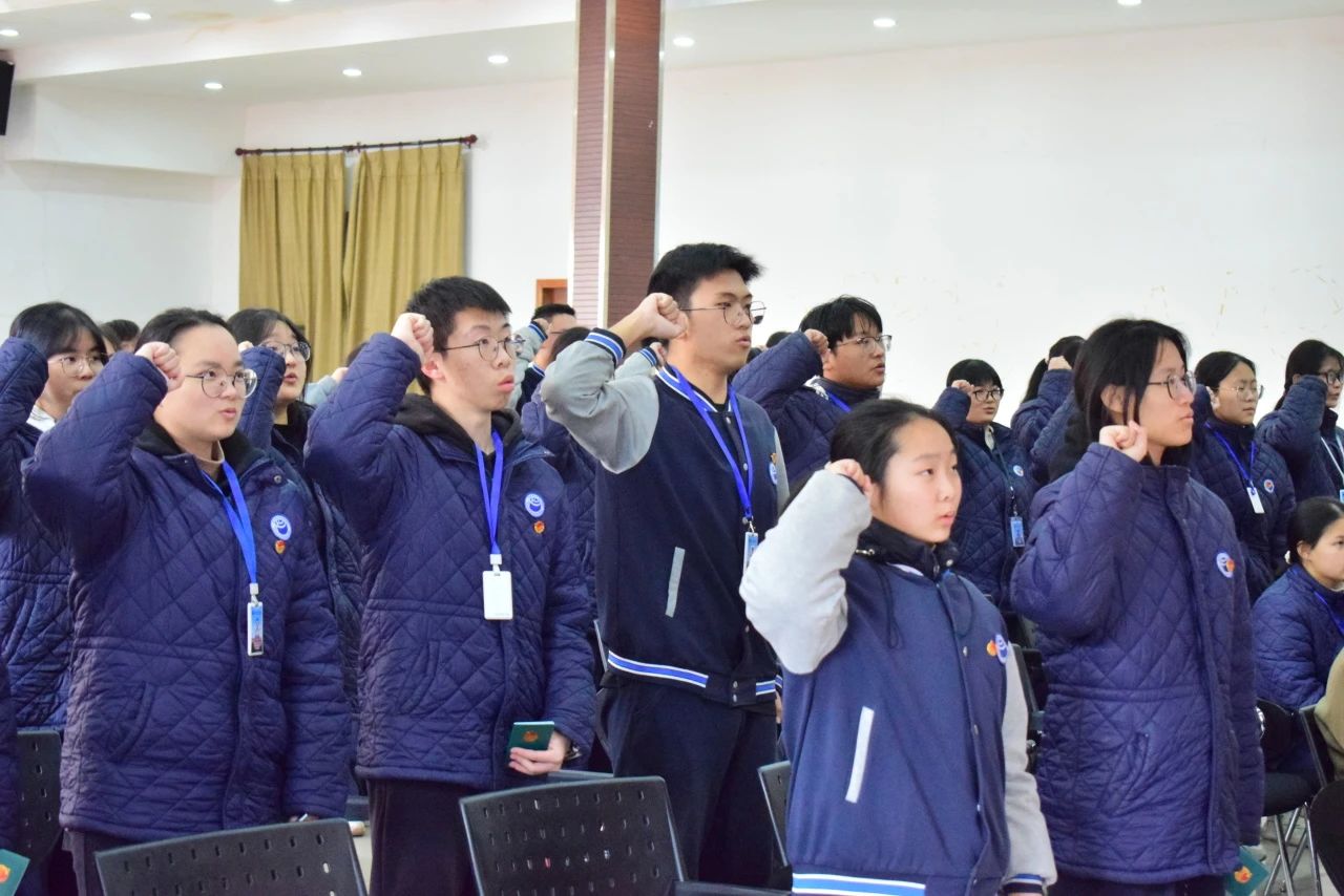 青春正当时 奋进当有为｜绍外举行2024学年第一学期入团仪式