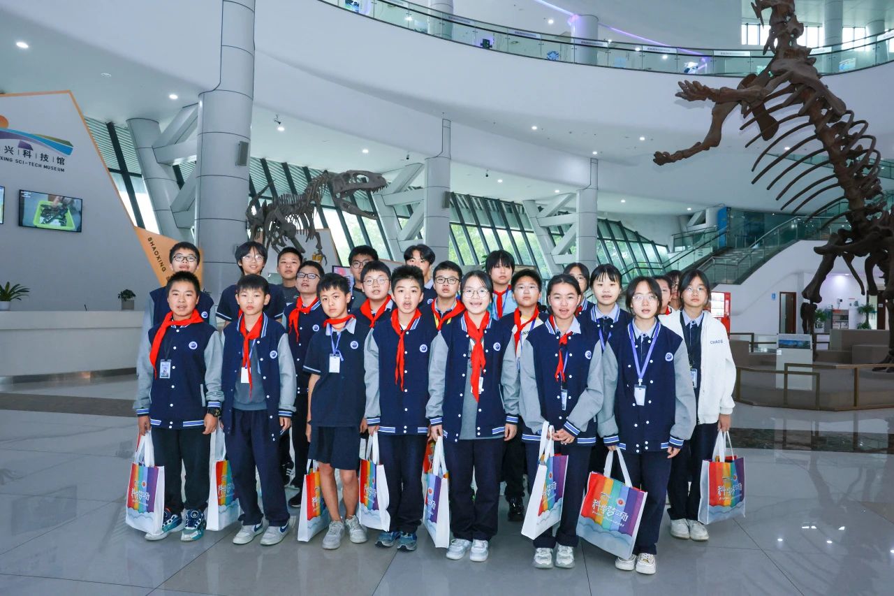 探索科技 启迪未来｜记绍外初中部科技馆研学之旅