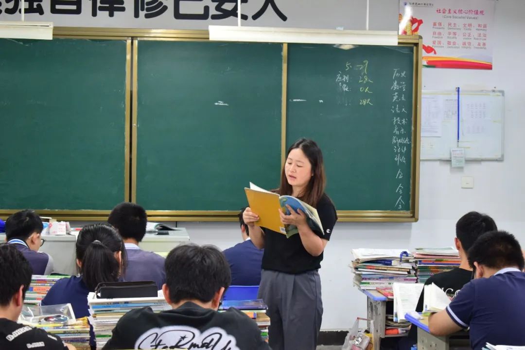 用爱守护学生成长 用心诠释责任担当｜走进“绍外”高中班主任的一天