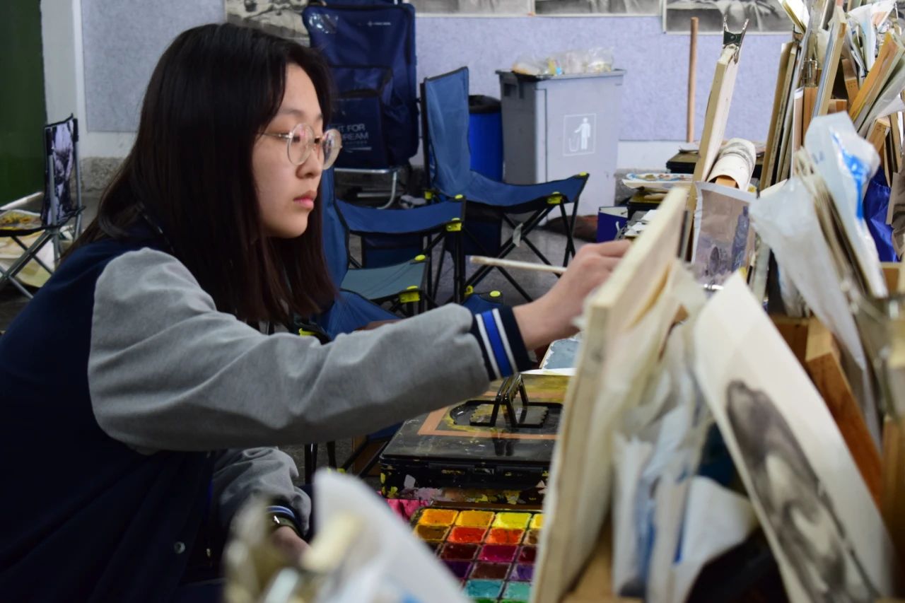 绍外最有“仙气”的小插画师，用绘画展示自己的天马行空