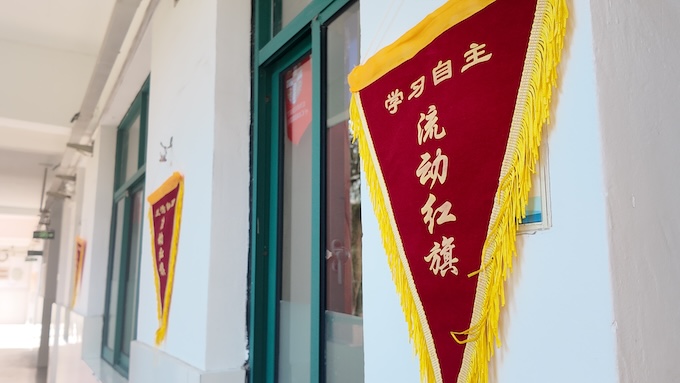 绍外特辑｜漫寻校园，撞见那抹中国红